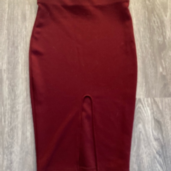 Red pencil skirt - Picture 2 of 2